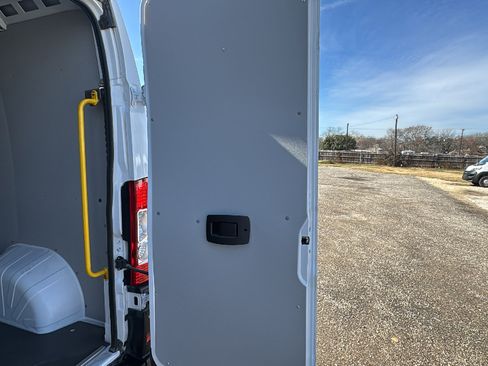 Used 2025 RAM ProMaster 2500 w/ Convenience Group image 24