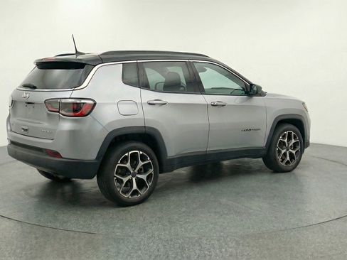 Used 2025 Jeep Compass Limited image 9
