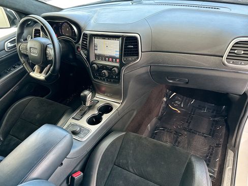Used 2017 Jeep Grand Cherokee SRT AWD/4WD image 28