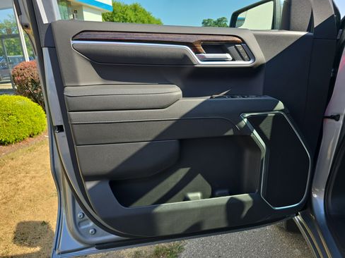 New 2026 GMC Sierra 1500 SLE image 17