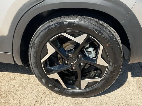 Used 2025 Kia Seltos S image 10