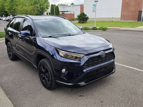 Used 2019 Toyota RAV4 XLE AWD/4WD image 3