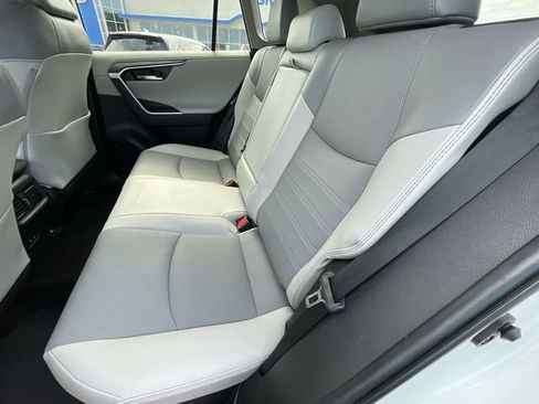 Used 2022 Toyota RAV4 Limited image 18