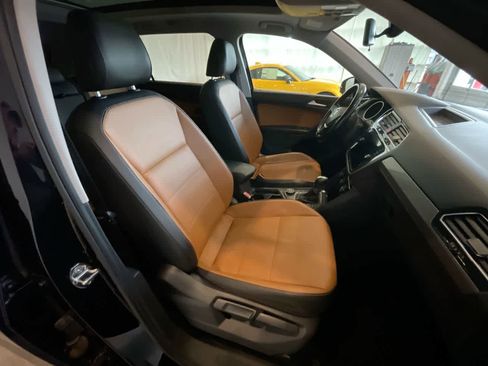 Used 2019 Volkswagen Tiguan SE w/ Panoramic Sunroof Package image 23