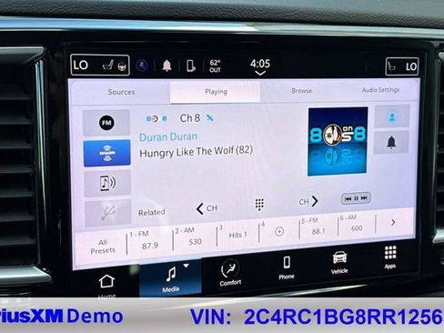 Used 2024 Chrysler Pacifica Touring-L image 34