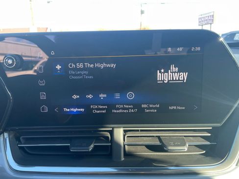 Used 2025 Chevrolet Trax LT image 21