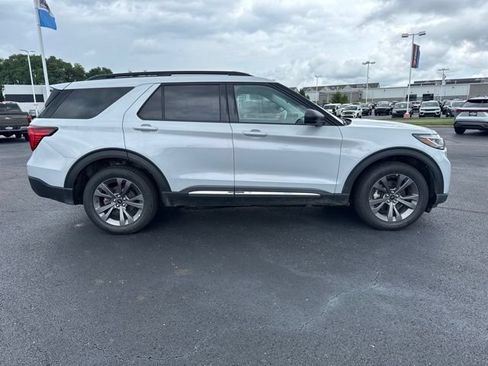 Certified 2025 Ford Explorer Active w/ Active Comfort Package AWD/4WD image 3