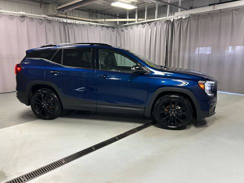 Used 2022 GMC Terrain SLT w/ Elevation Edition FWD image 8