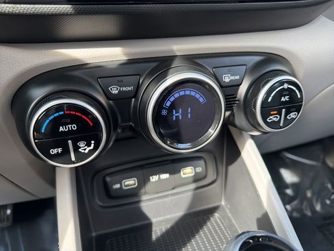 Used 2022 Hyundai Venue SEL w/ Cargo Package image 24