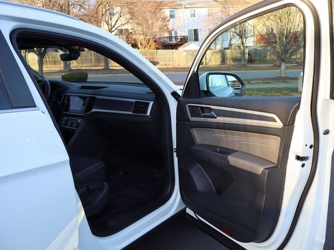 Used 2021 Volkswagen Atlas Cross Sport SE image 27