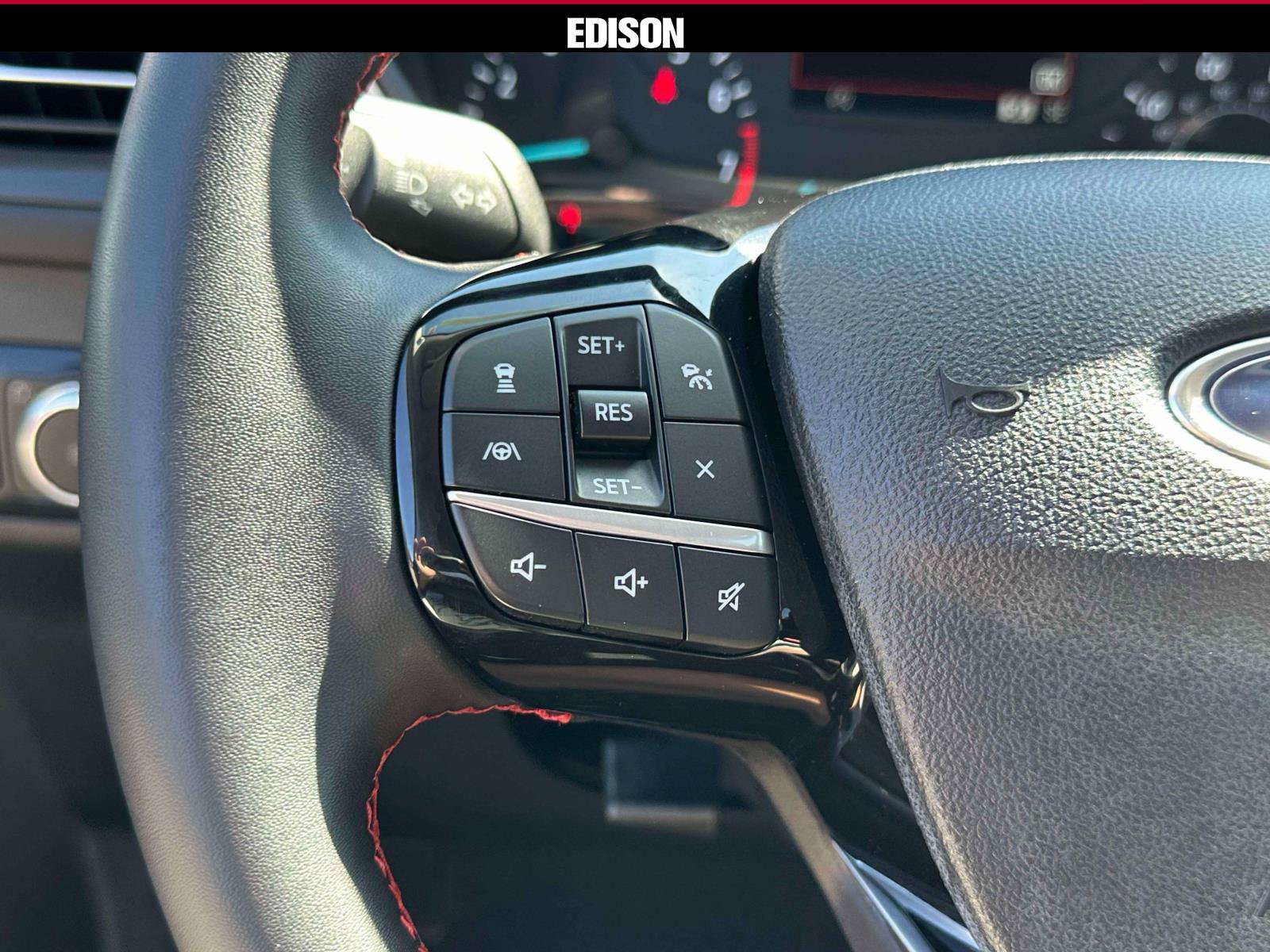 Used 2022 Ford Escape SEL w/ SEL Stealth AWD Package image 21