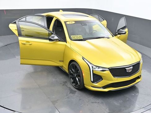 Used 2024 Cadillac CT4 V w/ LPO, ONYX Package image 60