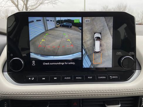 Used 2023 Nissan Rogue SL w/ SL Premium Package image 19