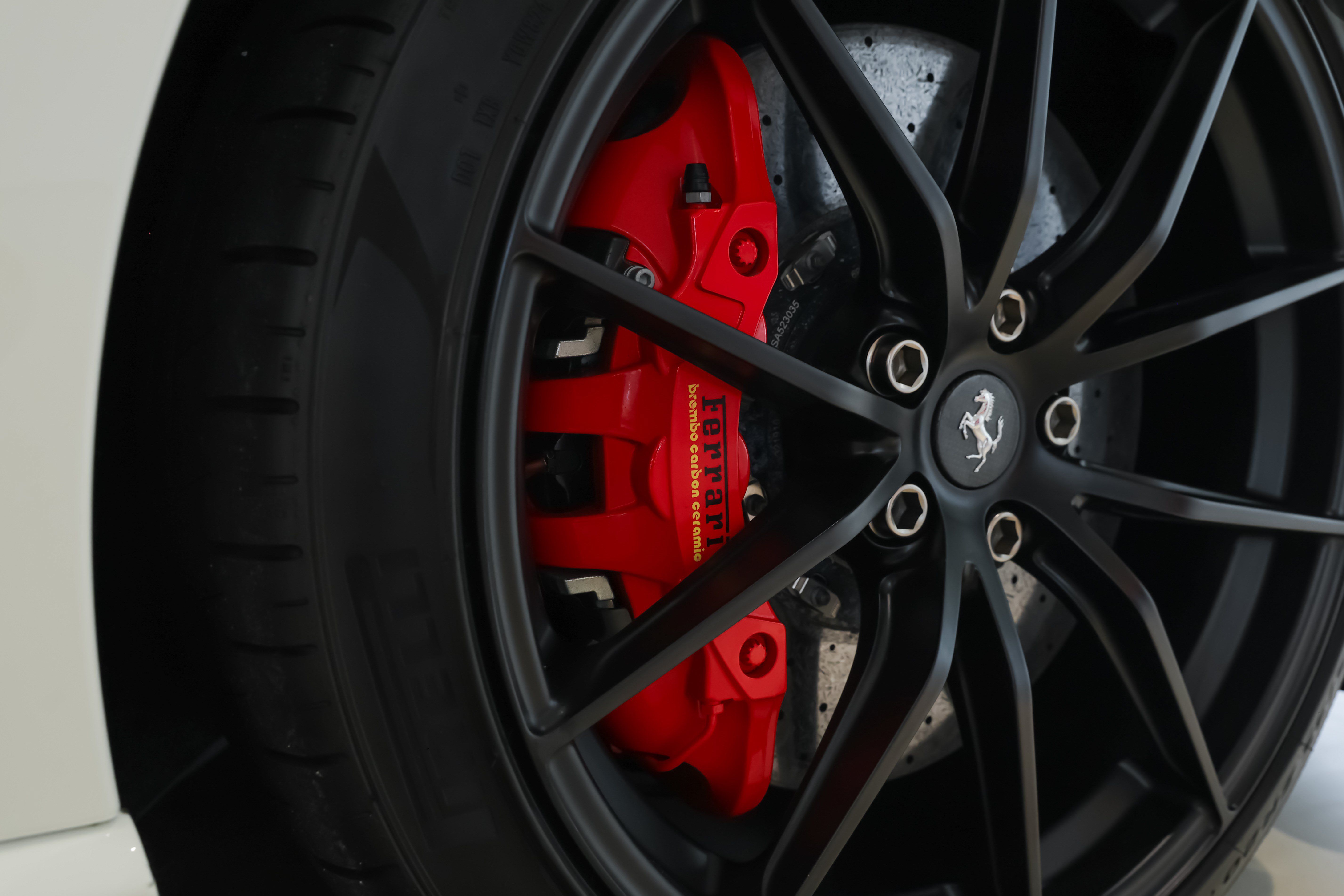 Used 2021 Ferrari 812 GTS RWD image 16