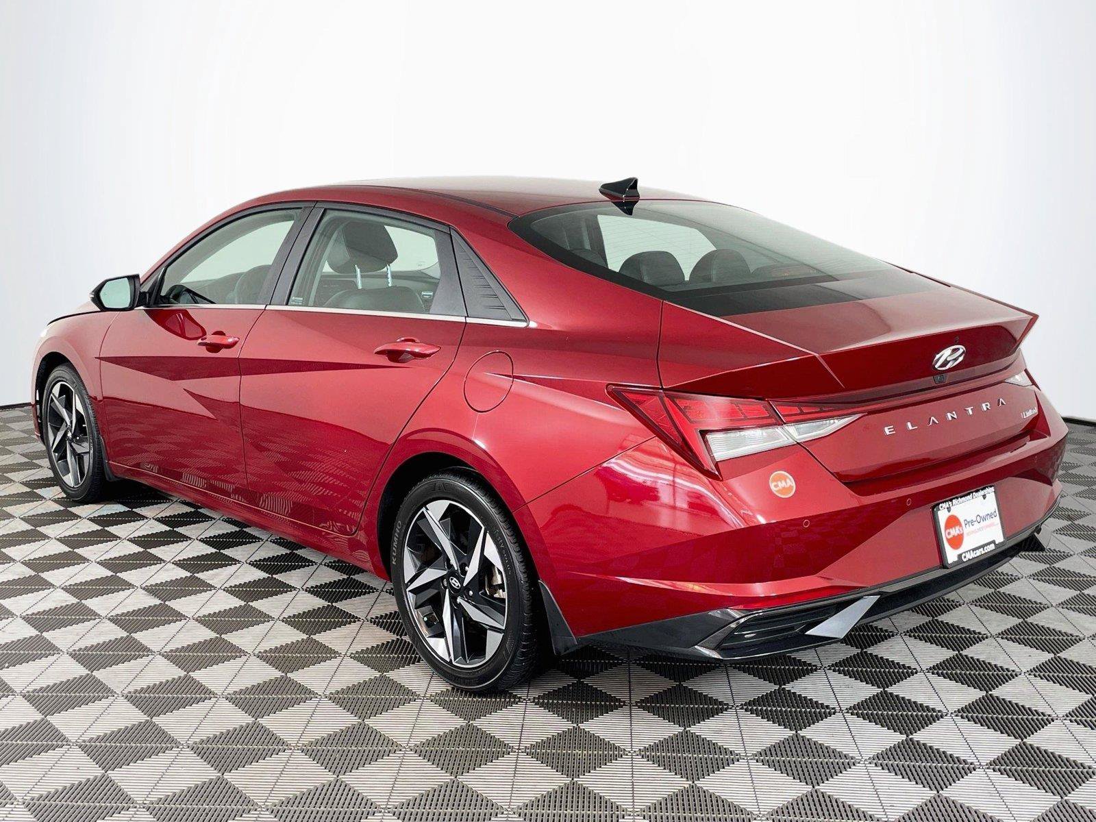 Used 2023 Hyundai Elantra Limited FWD image 6