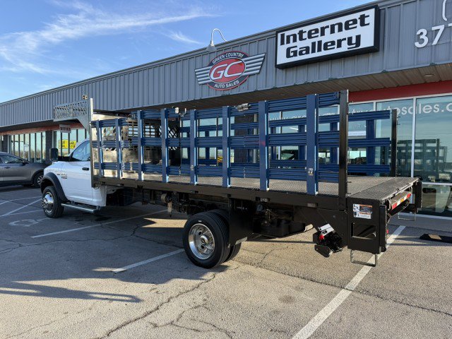 Used 2017 RAM 5500 Tradesman w/ Payload Upgrade Package AWD/4WD image 4