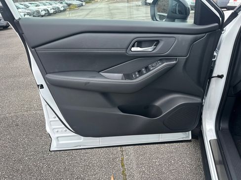 New 2026 Nissan Rogue SV image 10