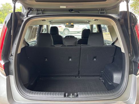 Used 2025 Kia Soul LX w/ LX Technology Package FWD image 30