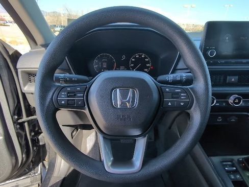 Used 2025 Honda CR-V LX image 13