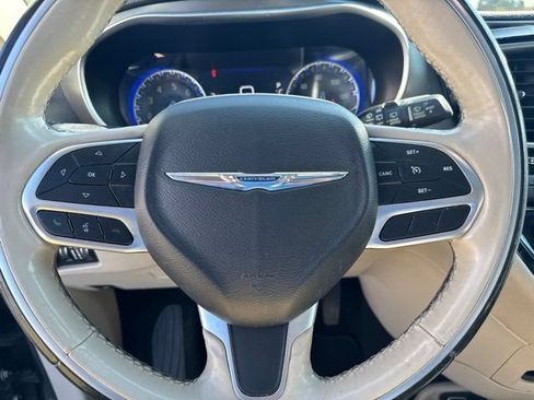 Certified 2019 Chrysler Pacifica Limited FWD image 27