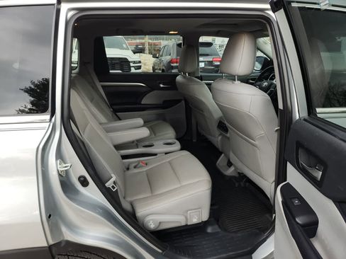 Used 2019 Toyota Highlander Limited image 23