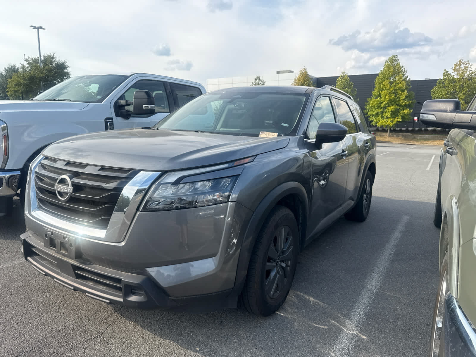 Used 2024 Nissan Pathfinder SV AWD/4WD image 1
