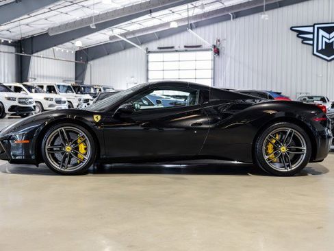 Used 2018 Ferrari 488 Spider RWD image 3