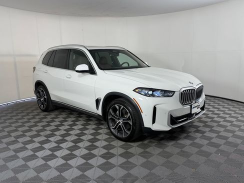 Certified 2024 BMW X5 xDrive40i w/ Premium Package AWD/4WD image 7