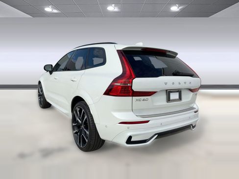 Certified 2023 Volvo XC60 B5 Ultimate w/ Climate Package image 3