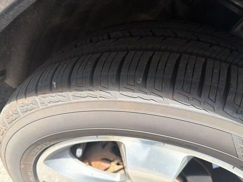Used 2016 Jeep Grand Cherokee Overland AWD/4WD image 4