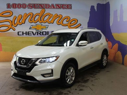 Used 2017 Nissan Rogue SV AWD/4WD image 2