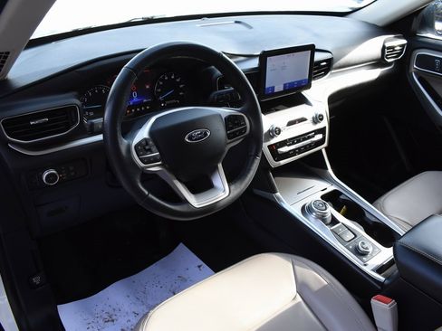 Used 2021 Ford Explorer XLT w/ Equipment Group 202A image 15