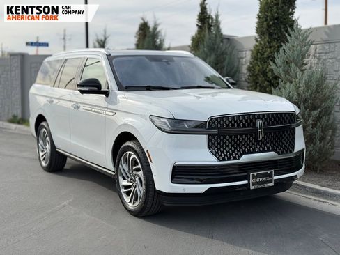 Used 2025 Lincoln Navigator Reserve AWD/4WD image 13