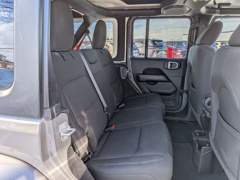 Used 2022 Jeep Wrangler Unlimited Sahara AWD/4WD image 26