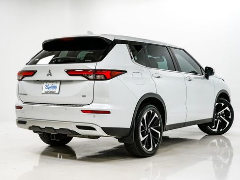 Used 2023 Mitsubishi Outlander SE image 29