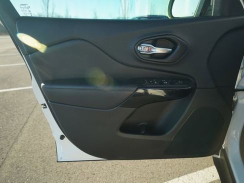 Used 2021 Jeep Cherokee Latitude Plus image 13