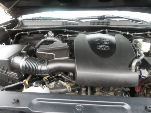 Used 2017 Toyota Tacoma SR5 image 26