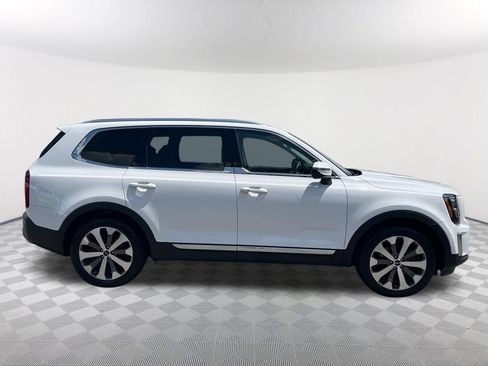 Used 2022 Kia Telluride EX w/ EX Premium Package FWD image 4