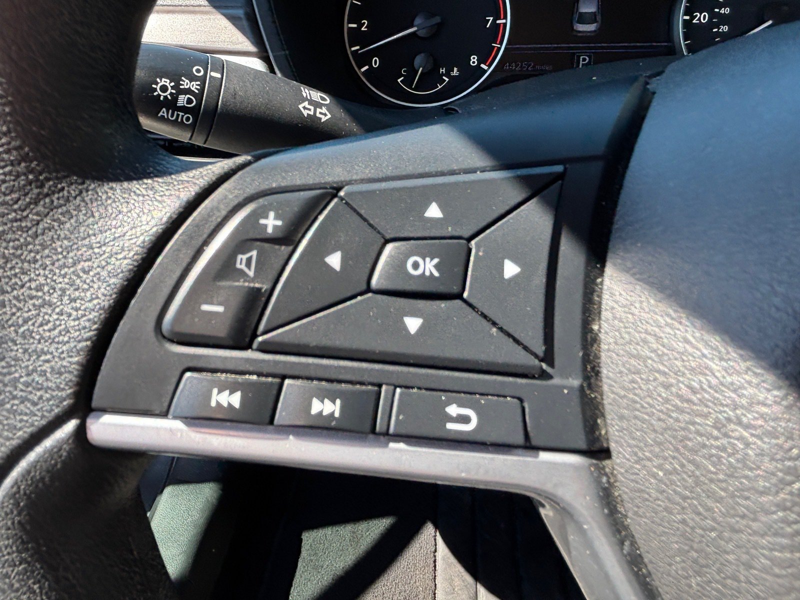 Used 2025 Nissan Altima 2.5 SV FWD image 21
