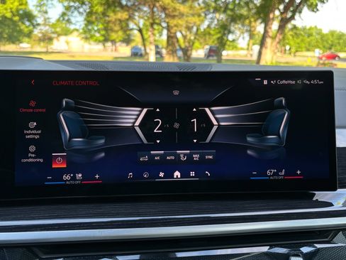 Used 2025 BMW X7 xDrive40i w/ M Sport Package AWD/4WD image 43