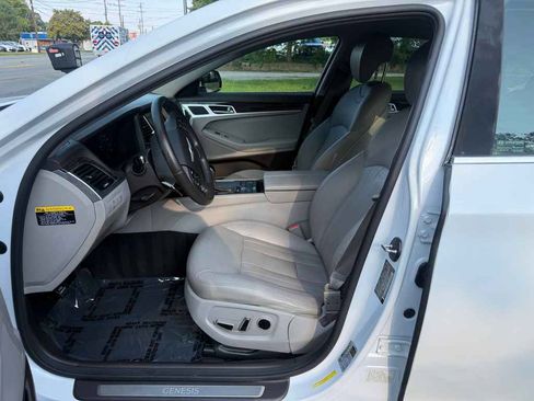 Used 2016 Hyundai Genesis 3.8 RWD image 9