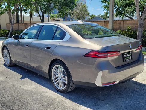 Used 2024 BMW 530i image 7