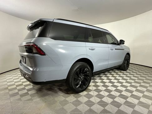 Used 2025 Lincoln Navigator Reserve w/ Jet Appearance Package image 4