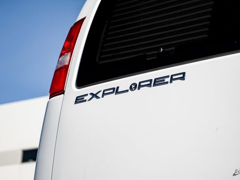 Used 2023 Chevrolet Express 2500 image 31