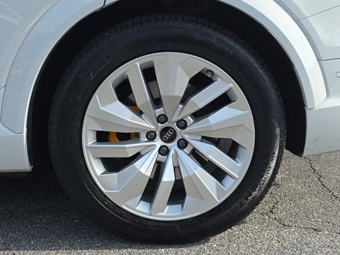 Used 2022 Audi e-tron S Prestige AWD/4WD image 34