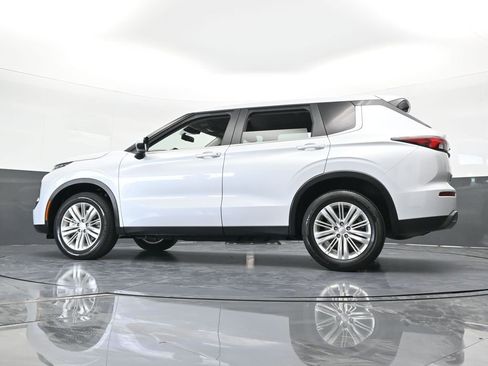 Used 2023 Mitsubishi Outlander ES image 57