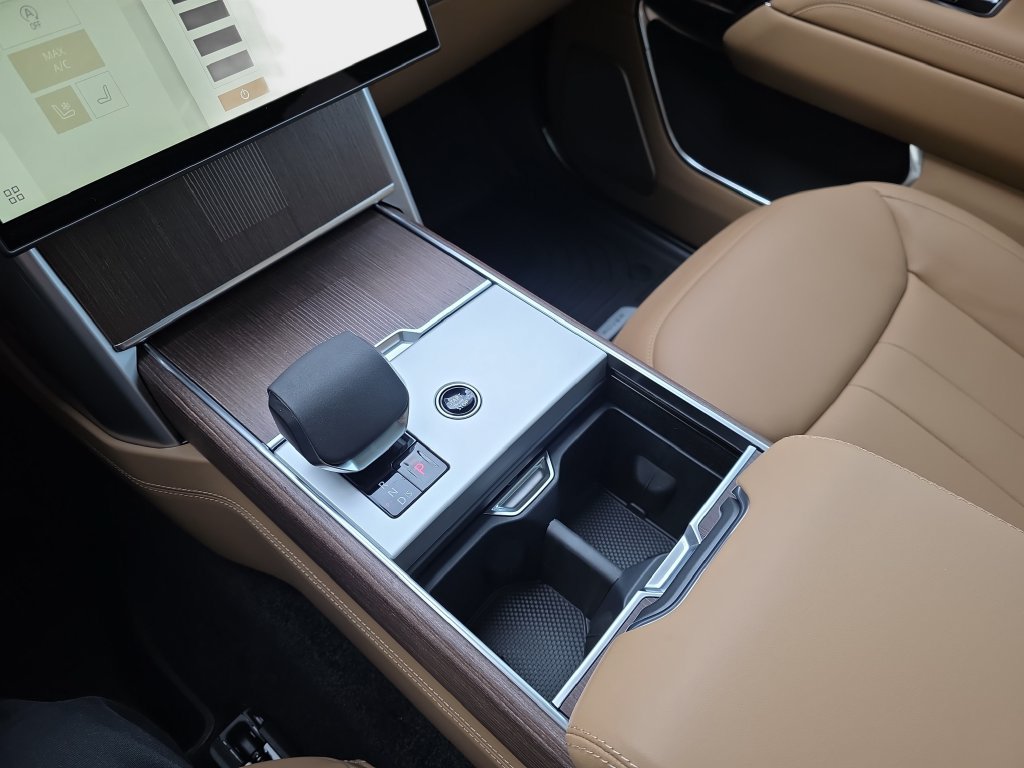 New 2026 Land Rover Range Rover Autobiography AWD/4WD image 18