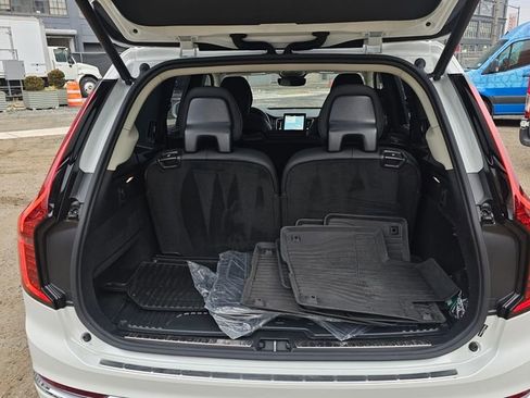 Certified 2025 Volvo XC90 T8 Ultra w/ Protection Package Premier image 7