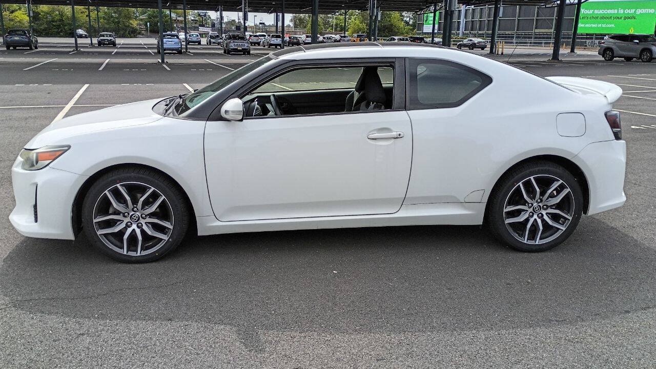 Used 2014 Scion tC FWD image 2