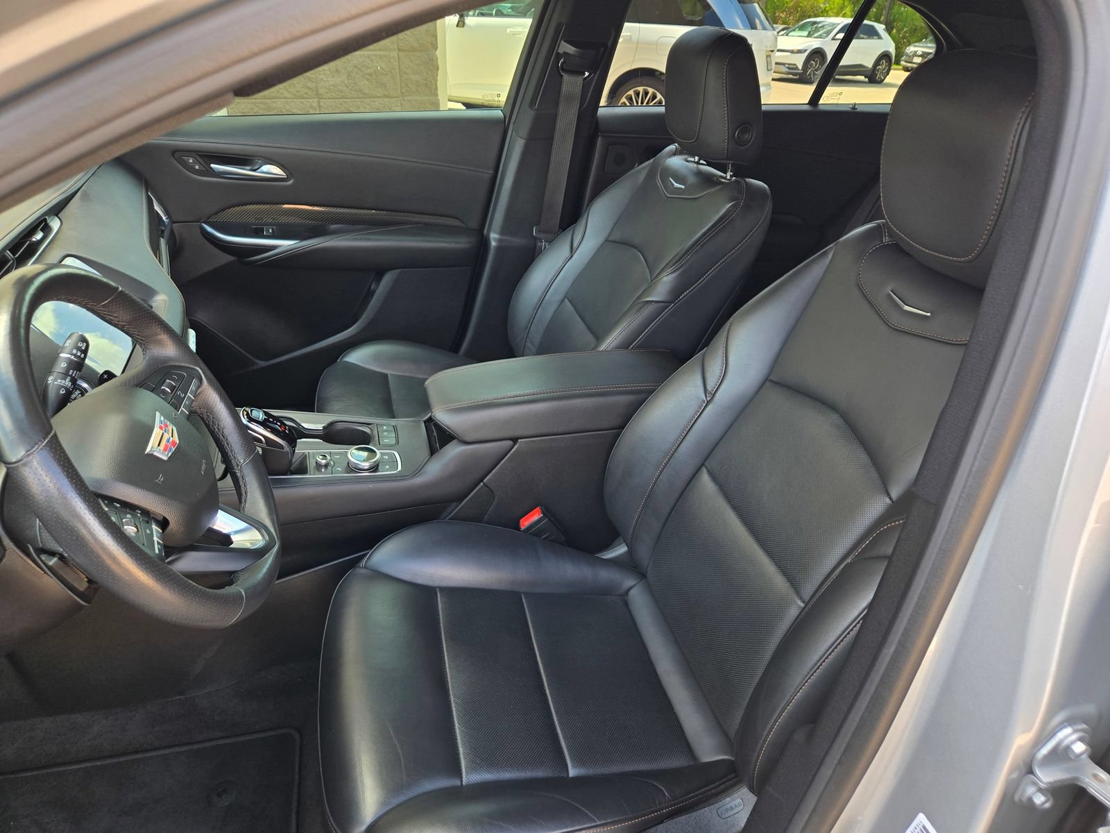 Used 2022 Cadillac XT4 Sport w/ Comfort Package FWD image 22